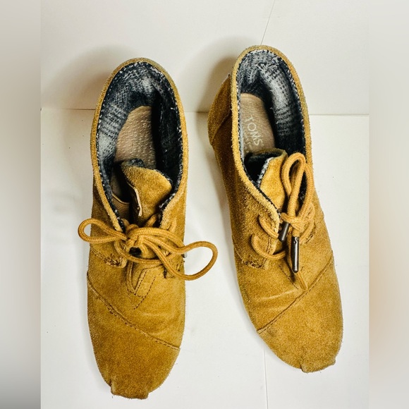 TOM'S Wedge Bootie Lace Up Suede Desert Chestnut SZ 6 EUC - Picture 9 of 13